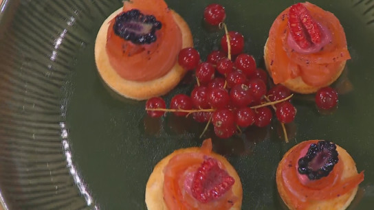Salmone marinato ai frutti di bosco